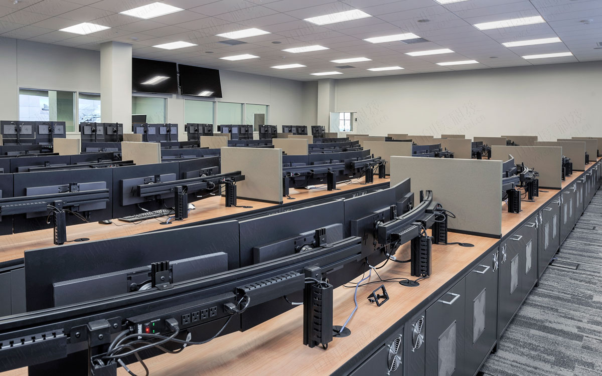 進口監(jiān)控臺品牌產(chǎn)品圖片