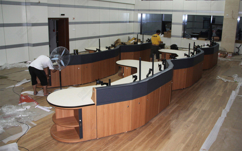 南方電網?？陔娏终{度操作臺案例照片