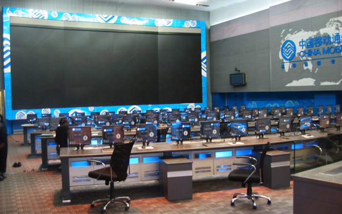 國(guó)內(nèi)指揮中心操作臺(tái)圖片